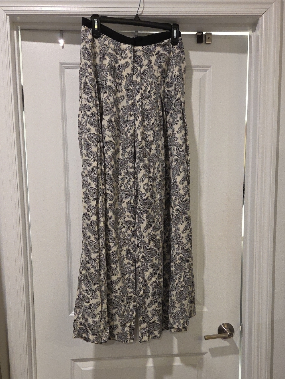 Urban Outfitters "Staring At Stars" Black & White Paisley Wide Leg Pants Size 2!